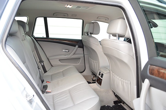 BMW 523i 11 of 18