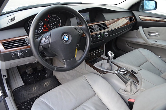 BMW 523i 13 of 18