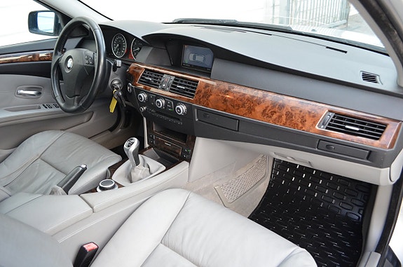 BMW 523i 10 of 18