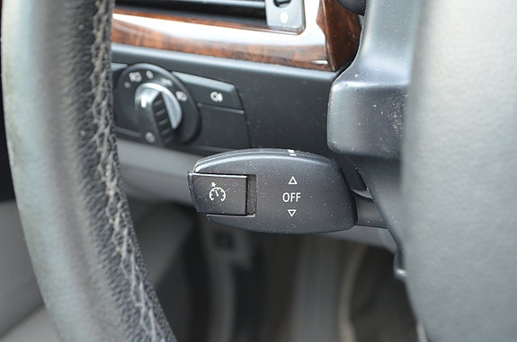 BMW 523i 16 of 18