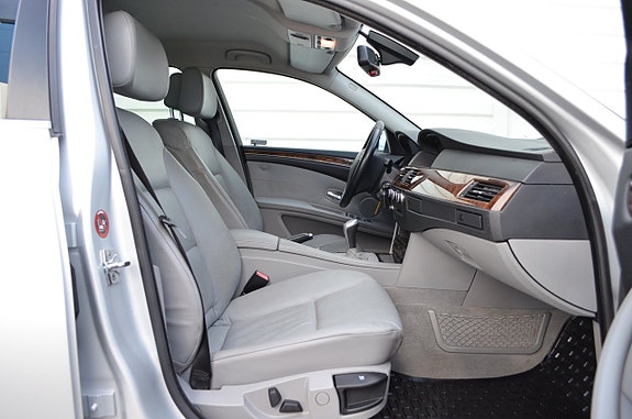BMW 523i 8 of 18