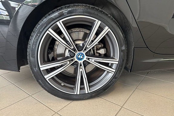 BMW 330e 12 of 18