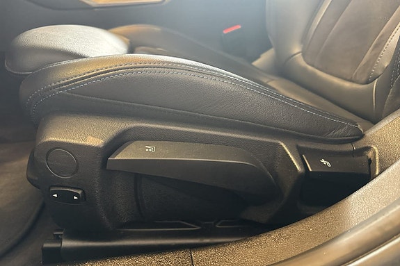 BMW 330e 16 of 18