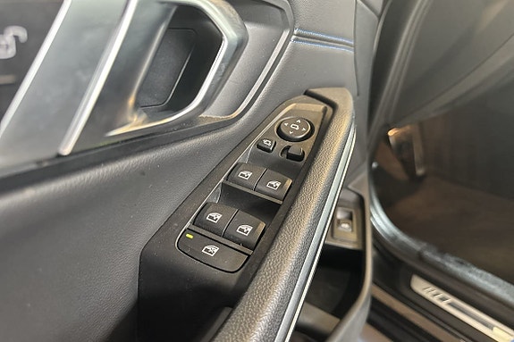 BMW 330e 15 of 18