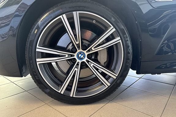 BMW 330e 10 of 18