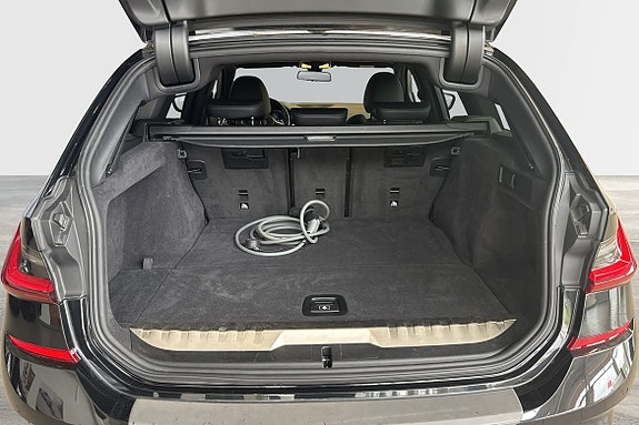 BMW 330e 9 of 18