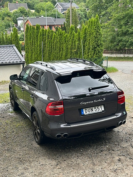 Porsche Cayenne Turbo S 2 of 21