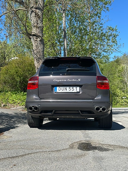 Porsche Cayenne Turbo S 2 of 5