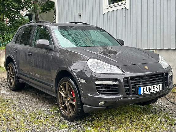 Porsche Cayenne Turbo S 3 of 5