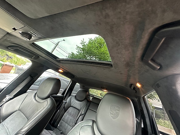 Porsche Cayenne Turbo S 14 of 21