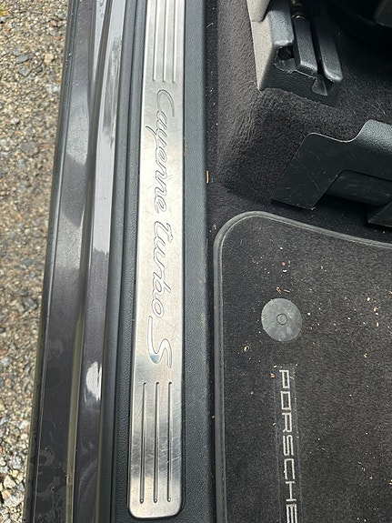Porsche Cayenne Turbo S 9 of 21