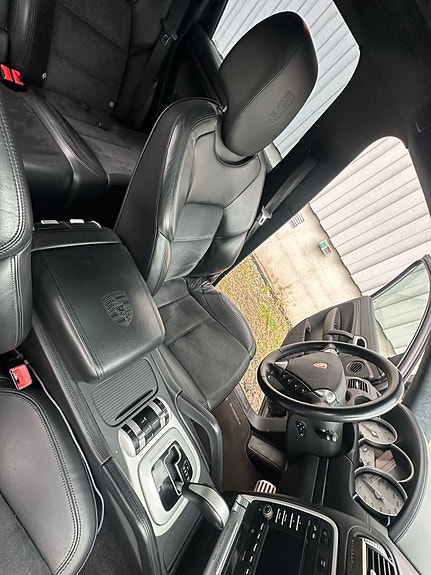 Porsche Cayenne Turbo S 12 of 21