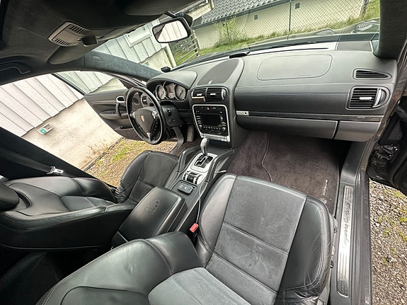 Porsche Cayenne Turbo S 16 of 21