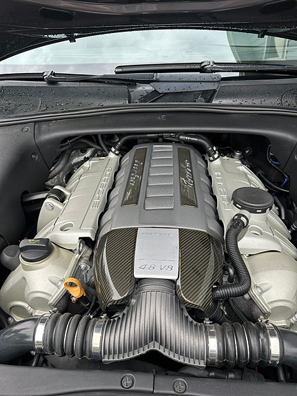 Porsche Cayenne Turbo S 10 of 21