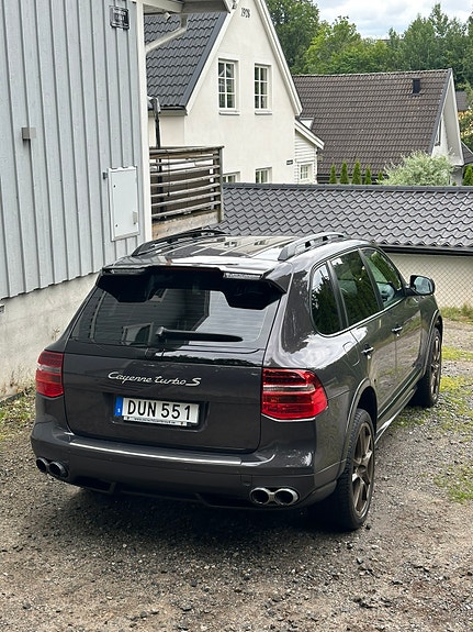 Porsche Cayenne Turbo S 5 of 5