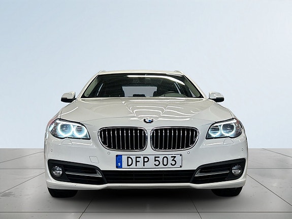 BMW 520d 2 of 5