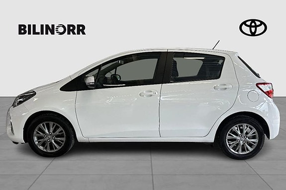 Toyota Yaris 3 of 5