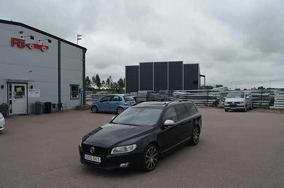 Volvo V70 2 of 5