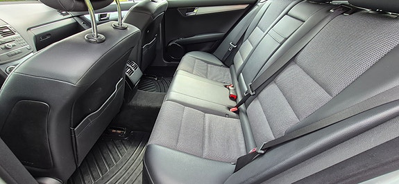 Mercedes-Benz C220 7 of 17