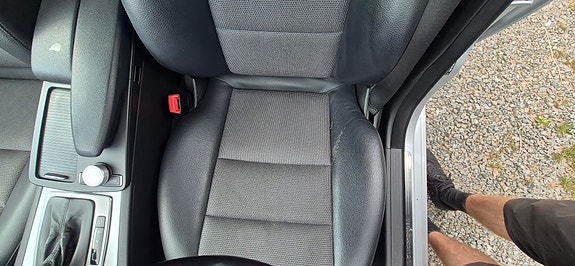 Mercedes-Benz C220 10 of 17