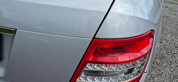 Mercedes-Benz C220 4 of 5