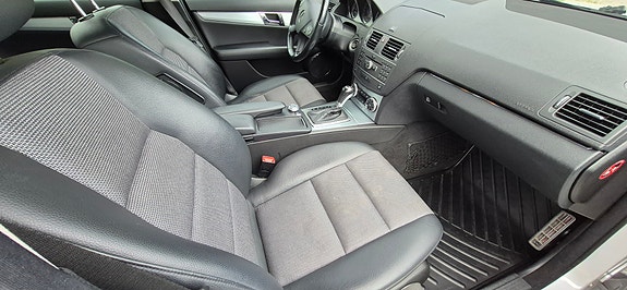 Mercedes-Benz C220 6 of 17