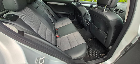Mercedes-Benz C220 8 of 17