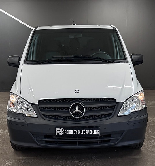 Mercedes-Benz Vito 113 2 of 5