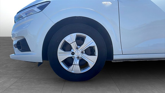 Dacia Sandero 9 of 14