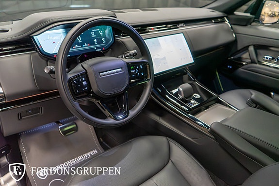 Land Rover Range Rover Sport 18 of 28