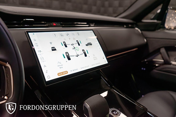 Land Rover Range Rover Sport 26 of 28