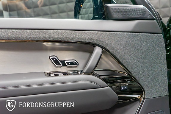 Land Rover Range Rover Sport 14 of 28