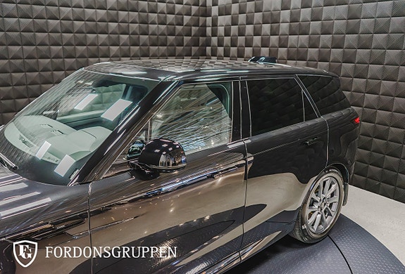 Land Rover Range Rover Sport 3 of 5