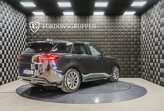 Land Rover Range Rover Sport 9 of 28