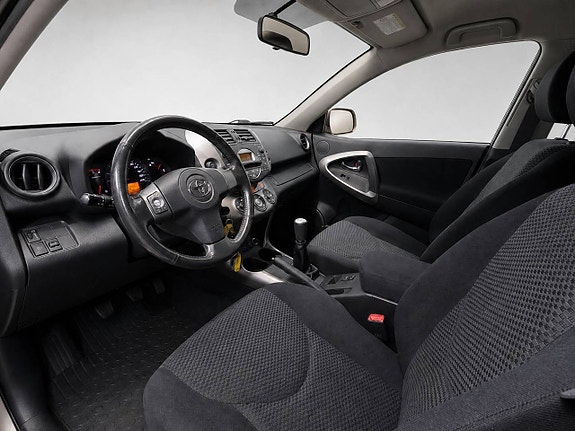 Toyota RAV4 10 of 24