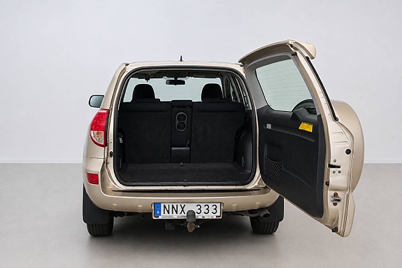 Toyota RAV4 7 of 24