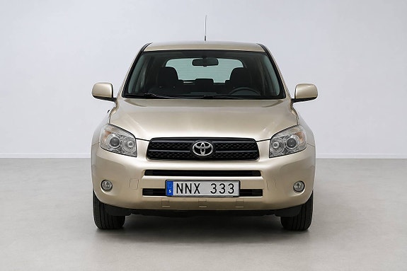 Toyota RAV4 3 of 24