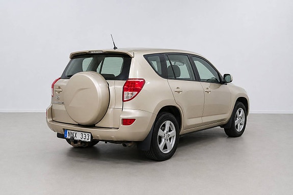 Toyota RAV4 8 of 24