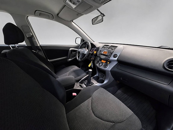 Toyota RAV4 12 of 24