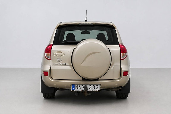 Toyota RAV4 6 of 24