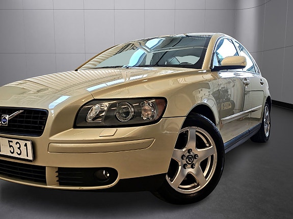 Volvo S40 2 of 5