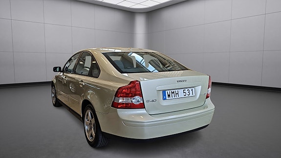 Volvo S40 4 of 5