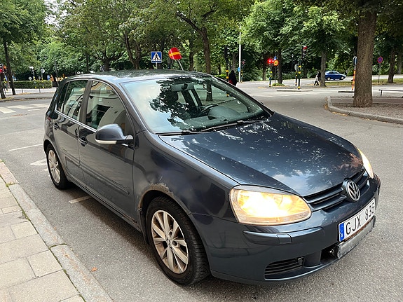 Volkswagen Golf V 2 of 5