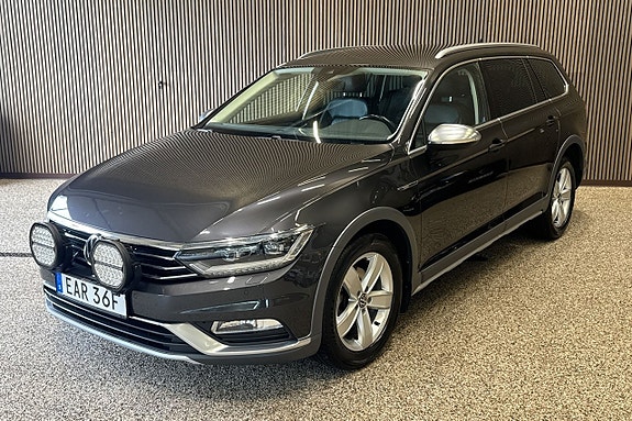 Volkswagen Passat Alltrack 2 of 5
