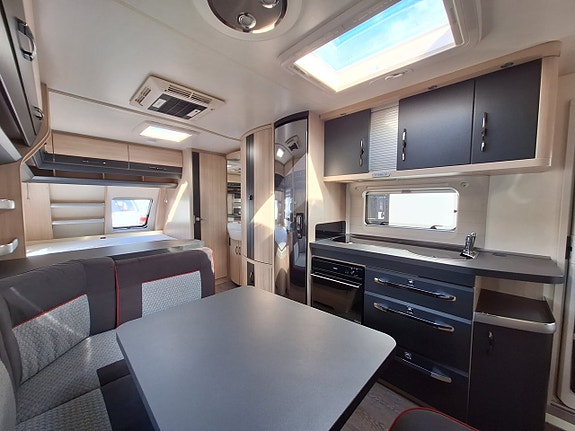 Hobby De Luxe Edition 650 KMFe Barnkammare, 1 Ägare, AC 10 of 22