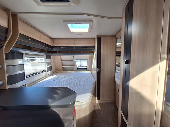 Hobby De Luxe Edition 650 KMFe Barnkammare, 1 Ägare, AC 15 of 22