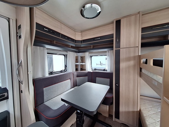 Hobby De Luxe Edition 650 KMFe Barnkammare, 1 Ägare, AC 4 of 22
