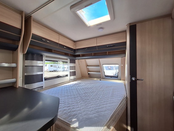 Hobby De Luxe Edition 650 KMFe Barnkammare, 1 Ägare, AC 16 of 22