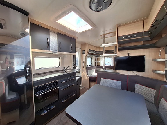 Hobby De Luxe Edition 650 KMFe Barnkammare, 1 Ägare, AC 12 of 22