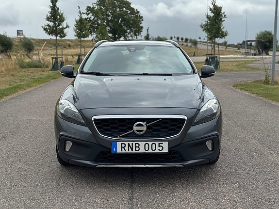 Volvo V40 Cross Country 2 of 10